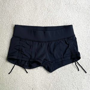 Lululemon shorts size 6